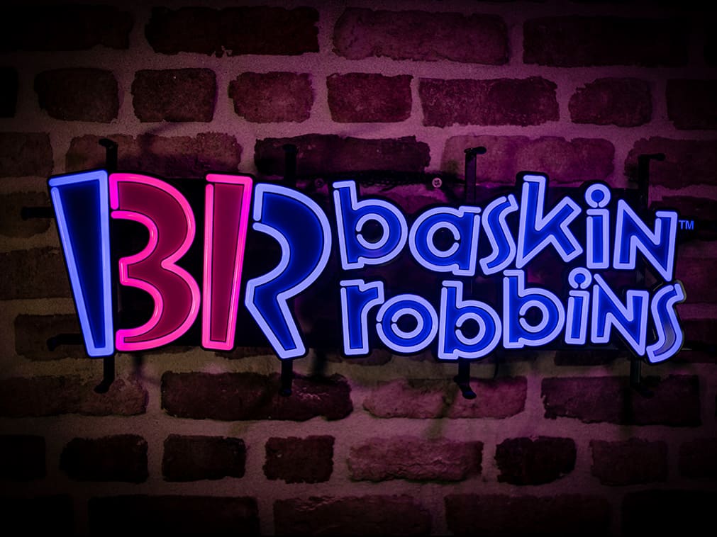 LED neon retail signage of baskin robbins on a brick wall